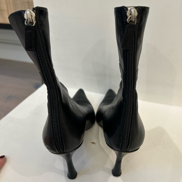 Gucci Black Leather Pointed Toe Ankle Zipper Boots with New Sole and Heel Caps - Picture 4 of 9